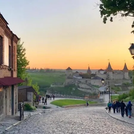 Апартаменти Біля Фортеці Kamianets-Podilskyi Exterior photo
